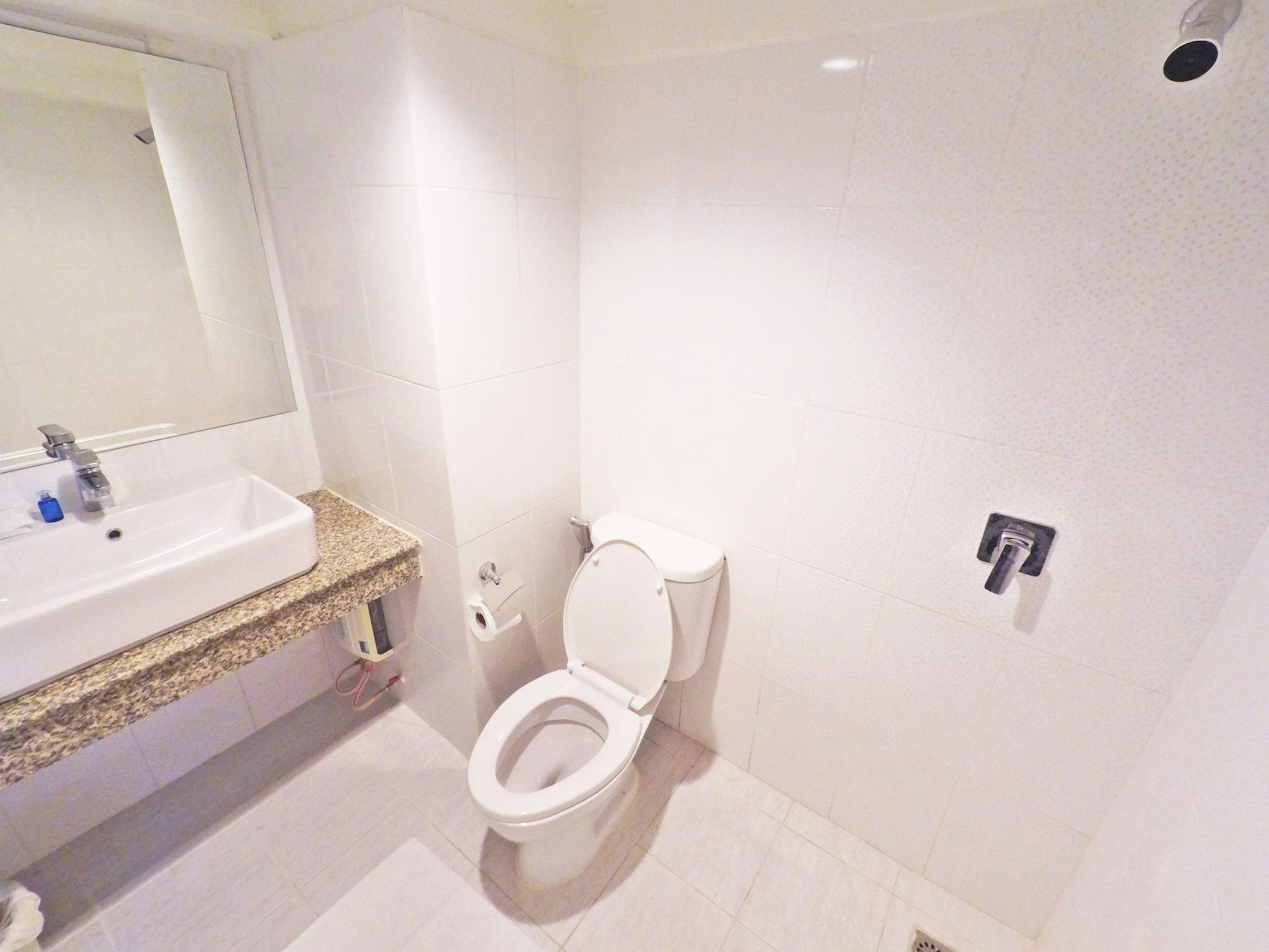 Romance Hotel Sukhumvit 97 Бангкок Экстерьер фото
