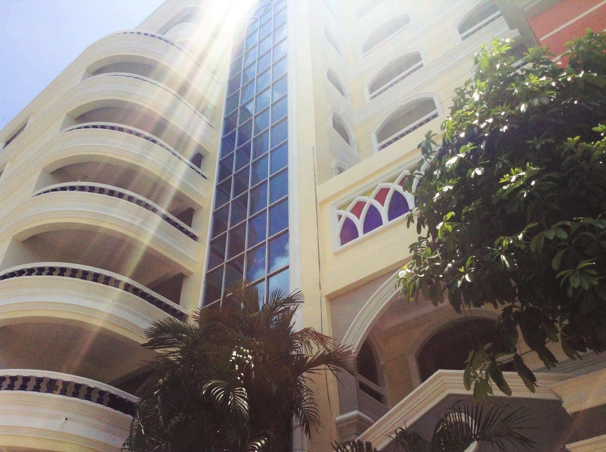 Romance Hotel Sukhumvit 97 Бангкок Экстерьер фото